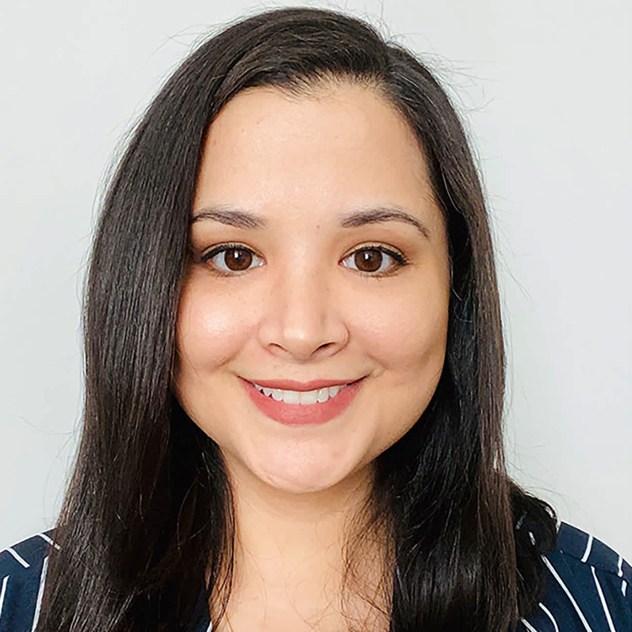A portrait of Ariana Gordillo.